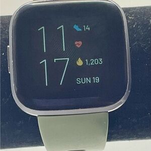 Fitbit Versa 2 Health and Fitness Smartwatch with Green Silicone Band. 8.5 inch